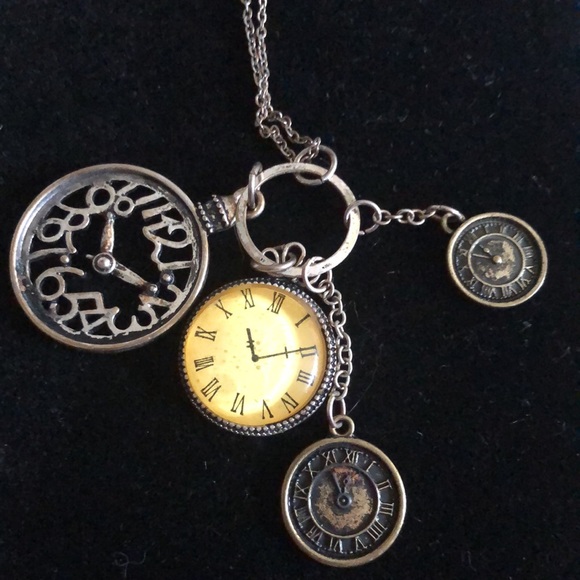 Vintage Style Clock Necklace - Picture 2 of 3